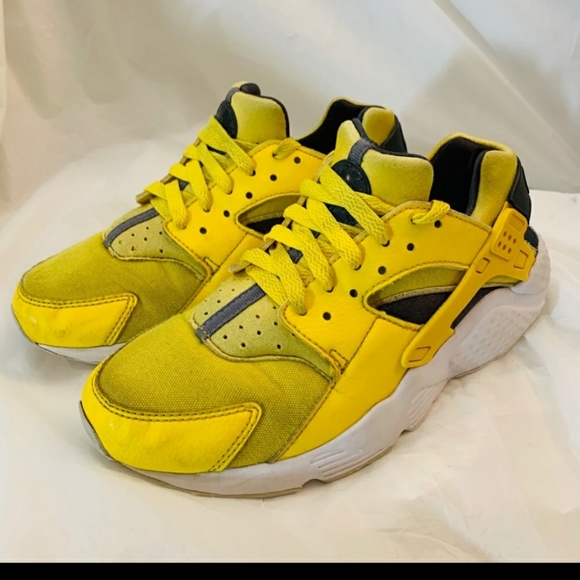 Yellow Nike - Picture 1 of 5